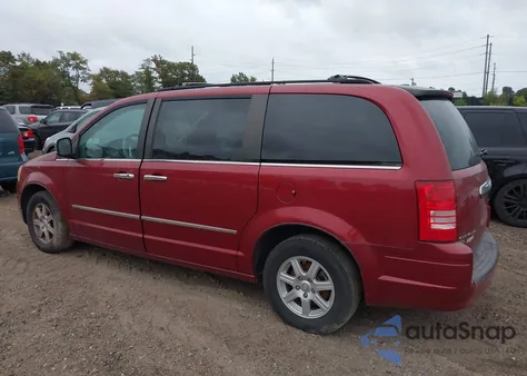 2010 Chrysler Town & Country Touring Plus из США, поврежденный, VIN 2A4RR8DX7AR428331